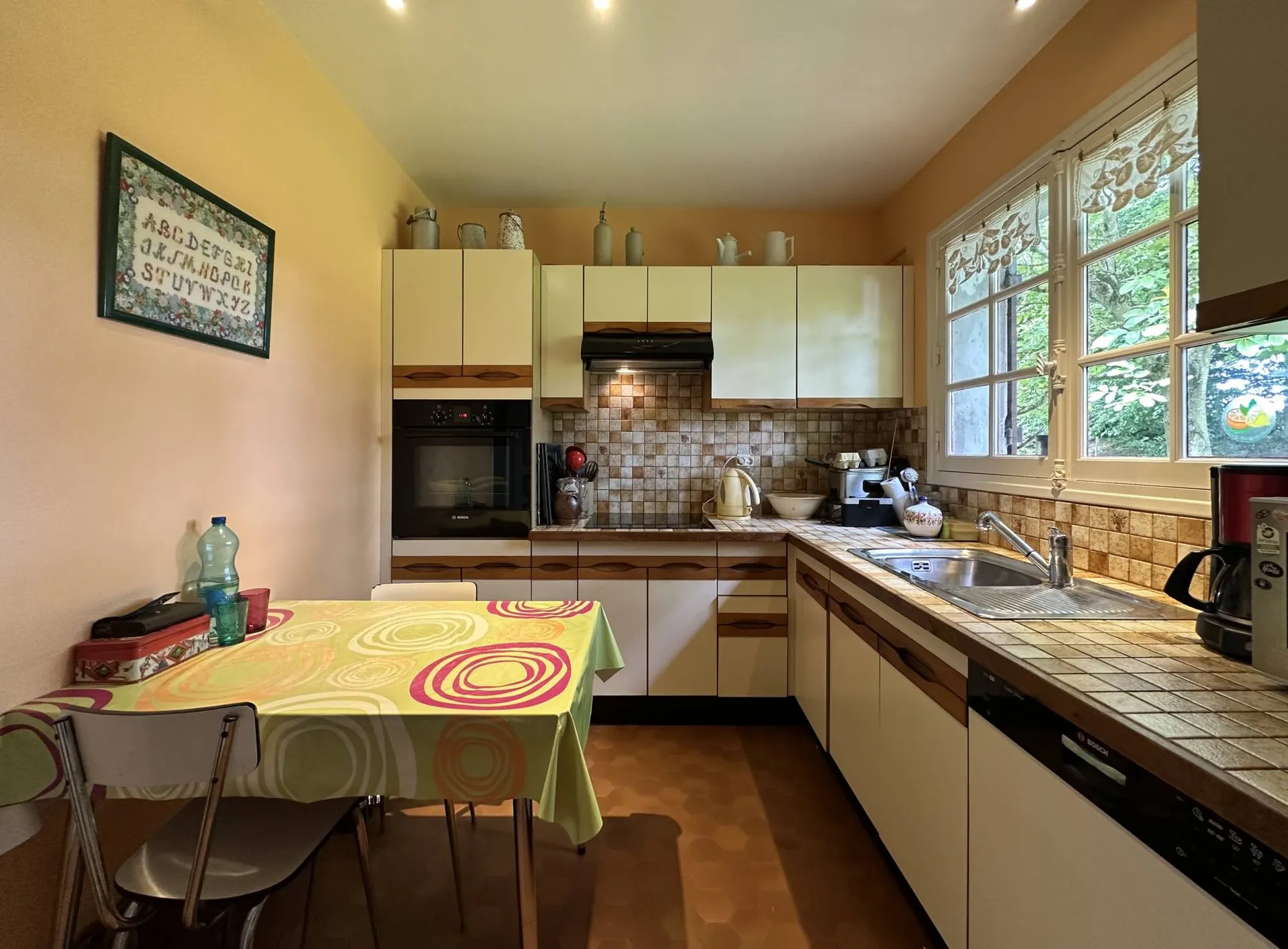 À vendre maison avec Cuisine aménagée et fonctionnelle – Parfaite pour préparer de délicieux repas en famille.