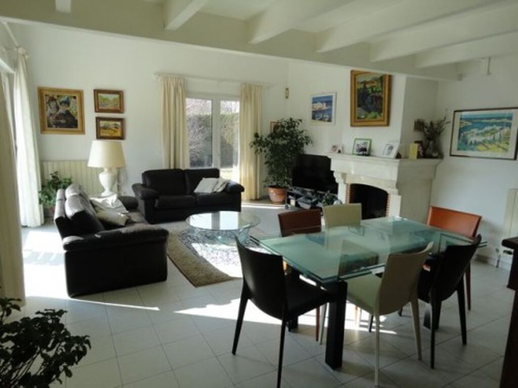 CASSIS VENTE maison 4/5 Aubagne sur 1200m² de terrain avec Piscine
