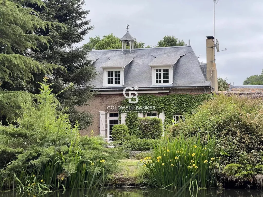 À VENDRE – Propriété de charme avec dépendance sur plus de 2 hectares – À 15 min du Mans