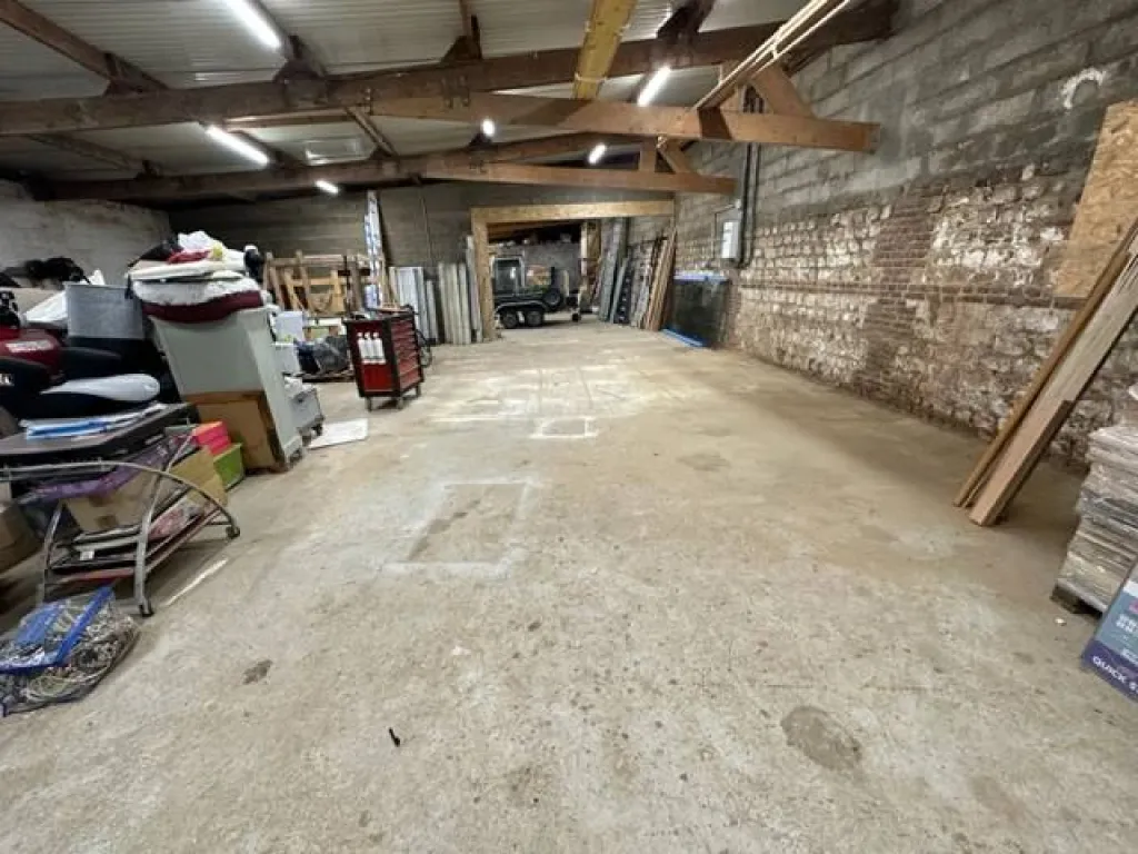 A saisir maison de briques de 220 m² habitables édifiée sur une parcelle de 1051 m² sur la commune de Saint Pierre Les Elbeuf