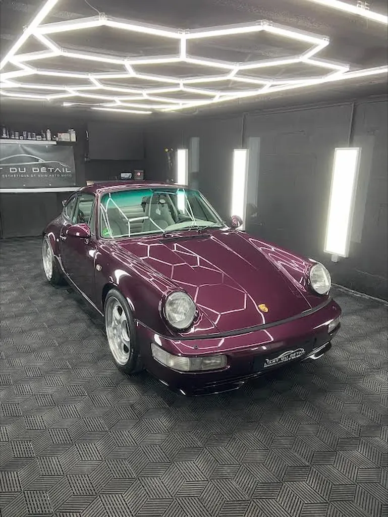 Valorisation complète de cette Porsche 911 964 grâce à un detailing expert réalisé à Creuzier-le-Vieux près de Vichy.