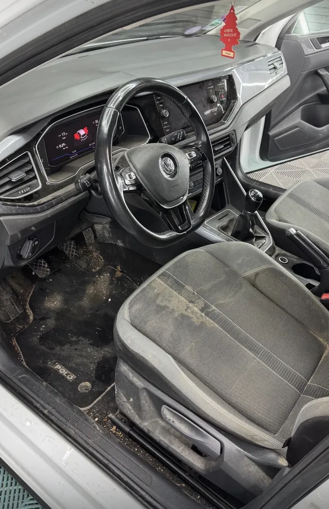 Entreprise spécialisée dans le nettoyage intérieur complet avec lavage des tapis de sol et tissus de sièges à Saint-Julien-en-Genevois en Haute-Savoie