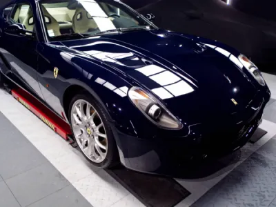 Film transparent de protection XPEL sur Ferrari 