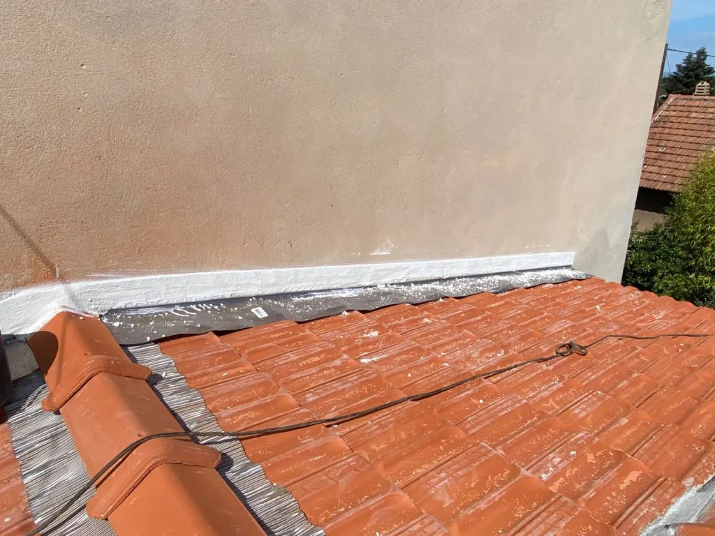 Changement d’une toiture tuiles plates de Marseille sur Gréasque près de Aix en Provence