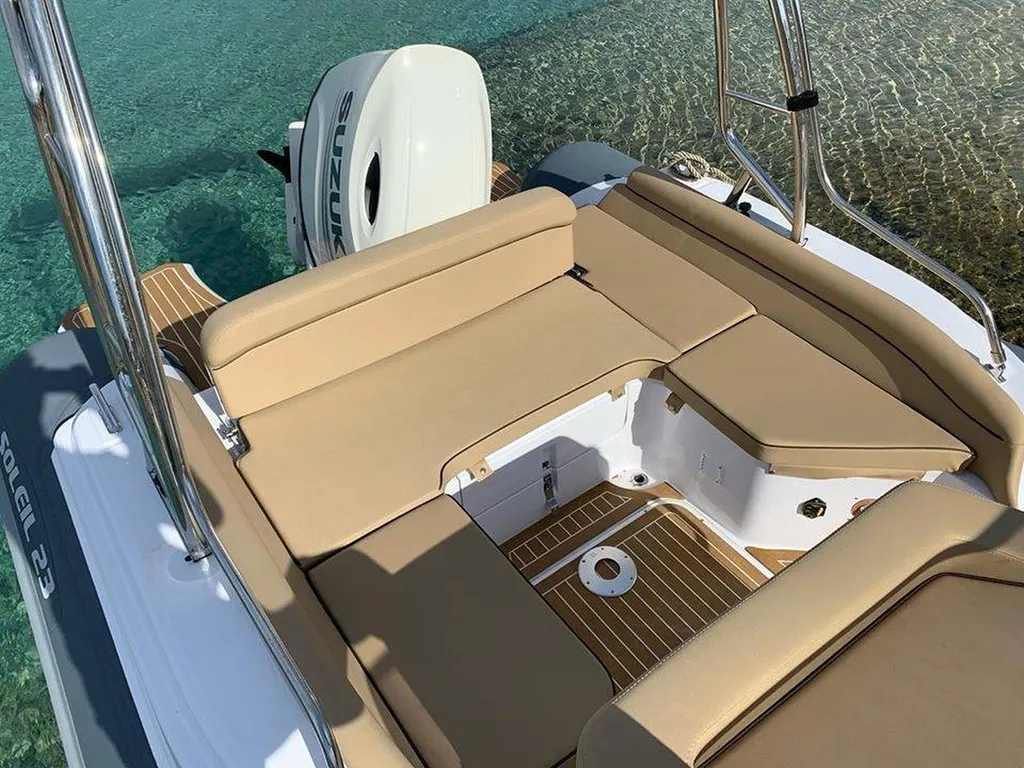 Bateau à moteur Soleil 23 neuf pour 14 personnes à vendre sur Toulon