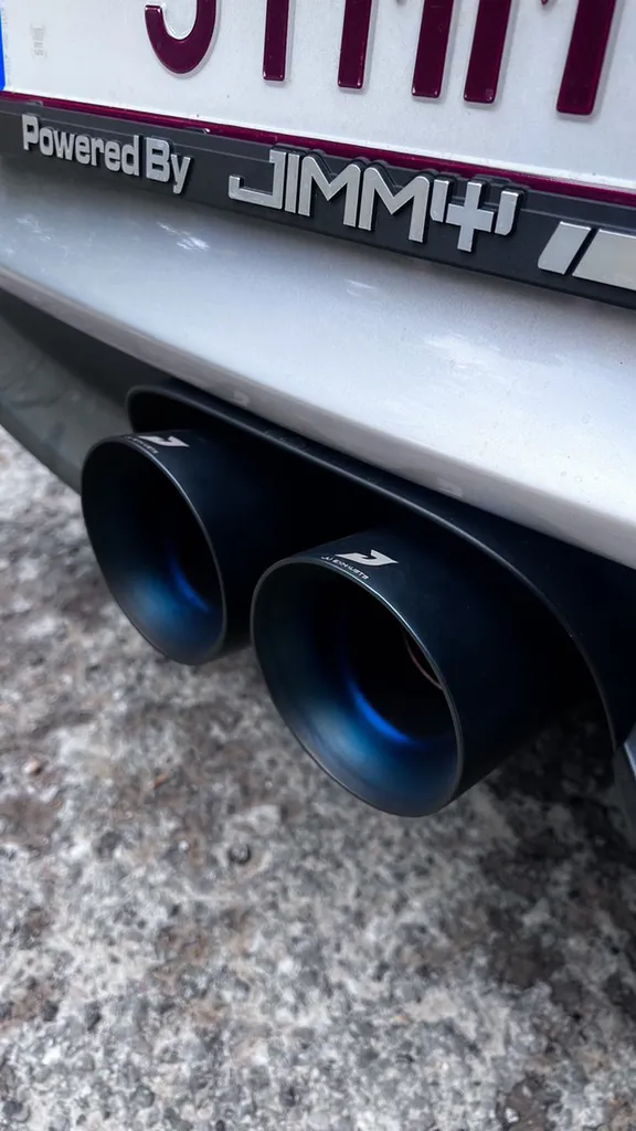 Échappement Porsche 911 GT3 RS 991.1 en inox haute qualité. Solution performance destinée aux passionnés recherchant une sonorité racing, une réduction des contre-pressions et une optimisation du système d'échappement pour un usage routier ou circuit.