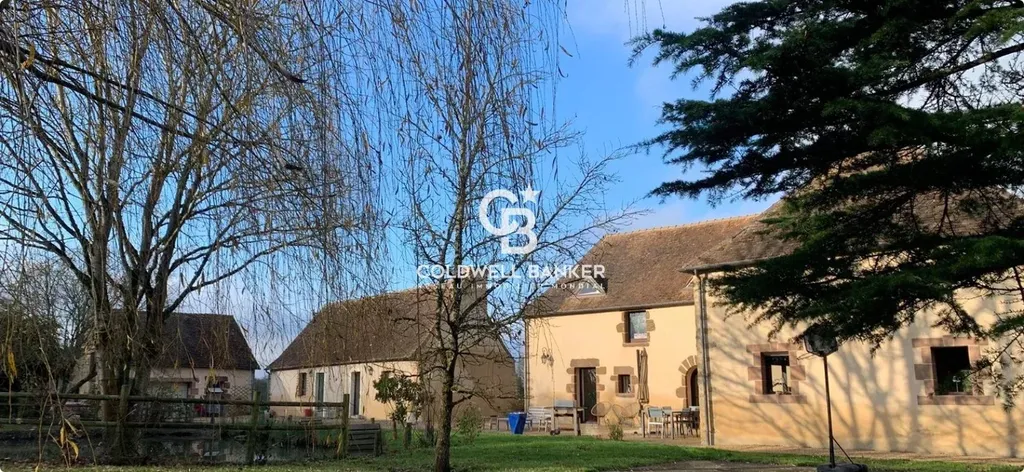 A vendre - Propriété de campagne avec maison principale, maison indépendante, piscine et terrain de 5 hectares – à 20 minutes du Mans