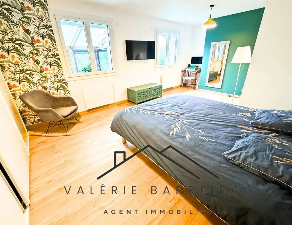 A vendre pavillon traditionnel de 194 m² habitables édifié sur 1800 m² de jardin sur la commune de LA HARENGERE 27370