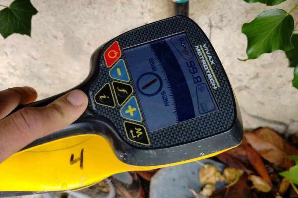 Spécialiste en détection de fuite d'eau non destructive à Aix-en-Provence : recherche précise sur réseaux extérieurs, piscines et arrosage automatique