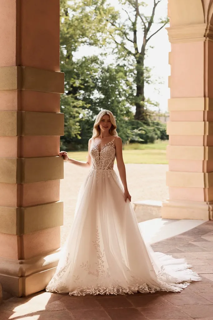 Robe de mariée avec bretelles larges à Marseille en Provence