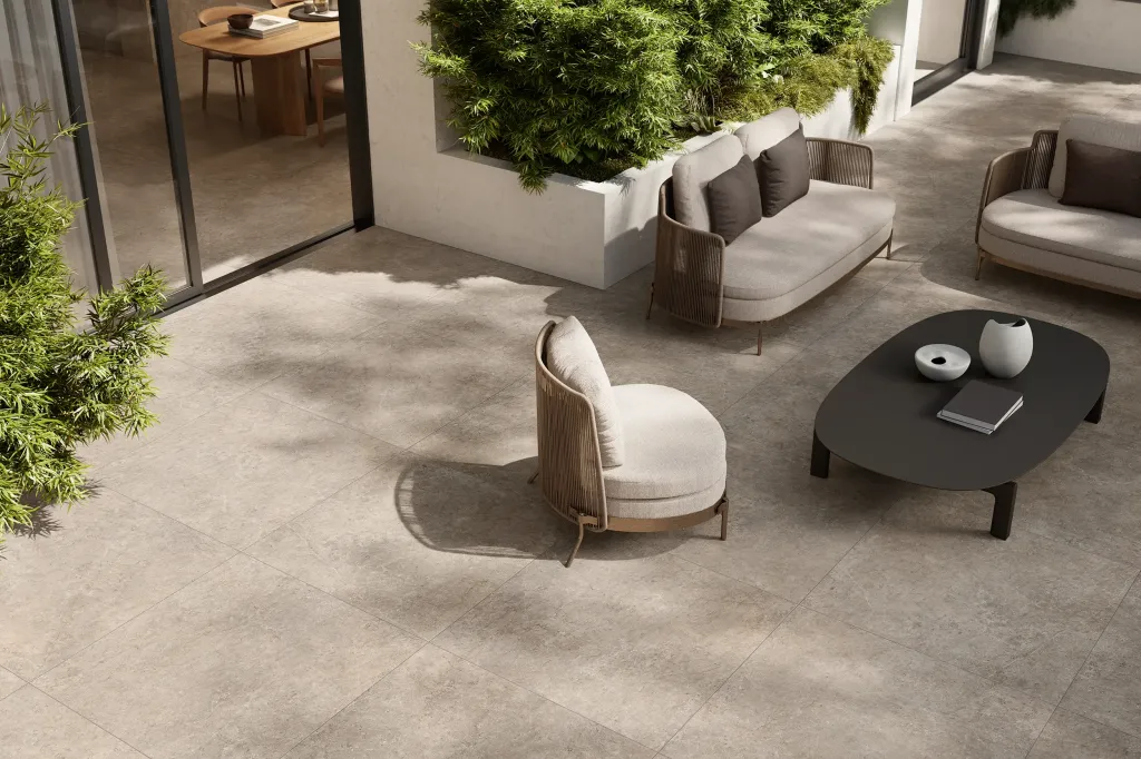 À Bois-Guillaume, du côté de Rouen, le coloris Raw White est idéal pour les cuisines ouvertes dans les maisons contemporaines.