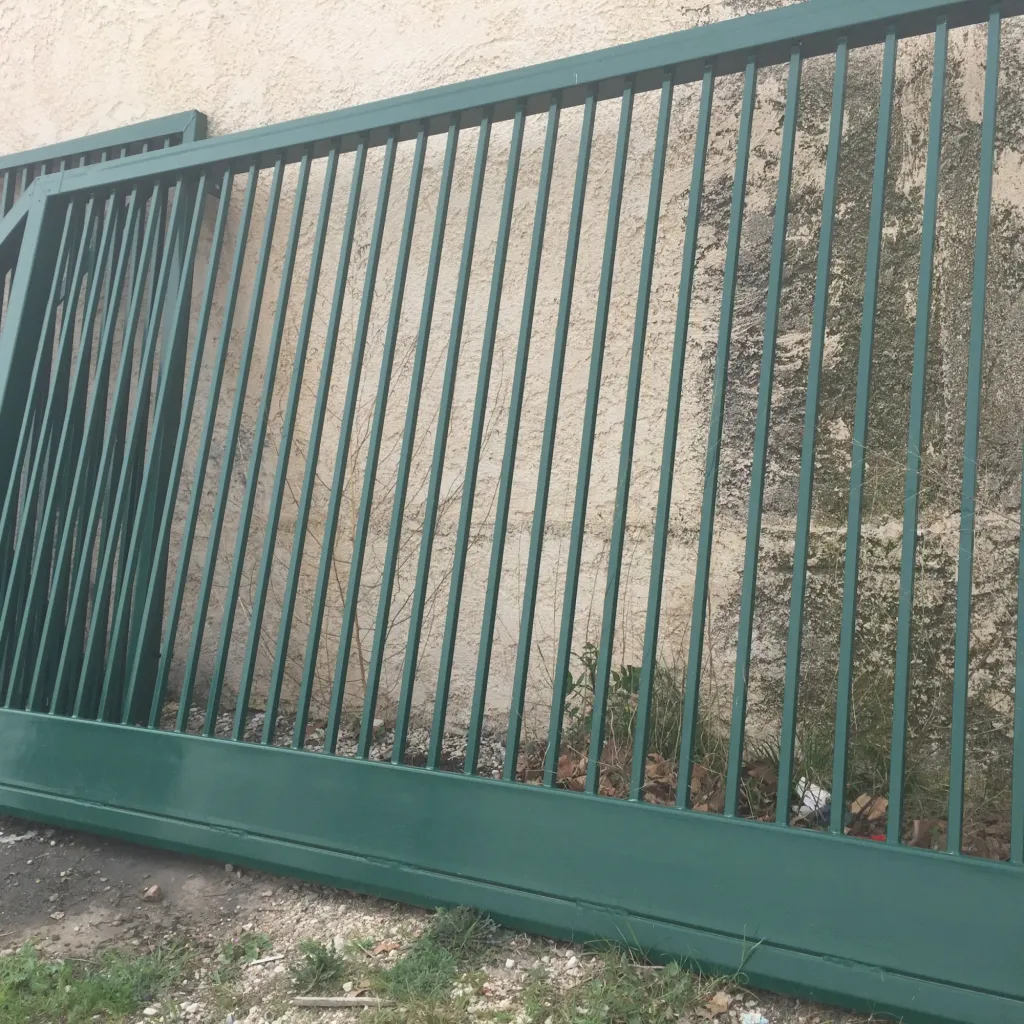 FABRICANT DE PORTAIL INDUSTRIEL GALVANISE ET THERMOLAQUE SUR MESURE A MARTIGUES ET SES ALENTOURS