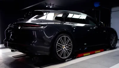 Protégez Votre Porsche Panamera avec le Traitement Céramique Gtechniq Crystal Serum Ultra près de Vannes (56890)