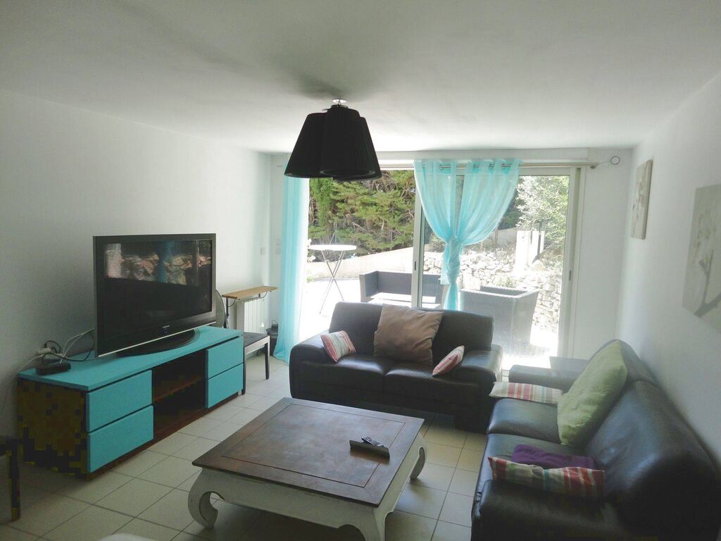 En vente carnoux bas de villa avec piscine