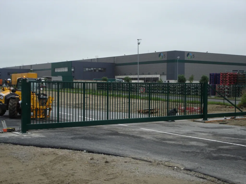 Installation de portail pour site logistique en Seine maritime