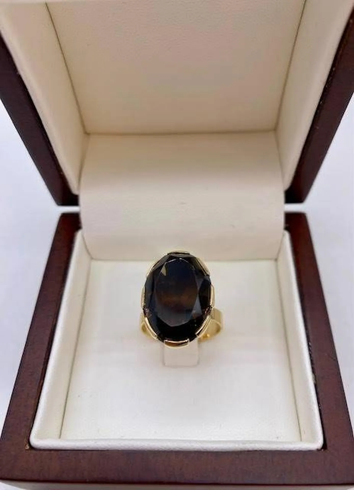 Élégance Contemporaine : La Bague Quartz Fumé de la Bijouterie Or Ligne près de Bordaeux