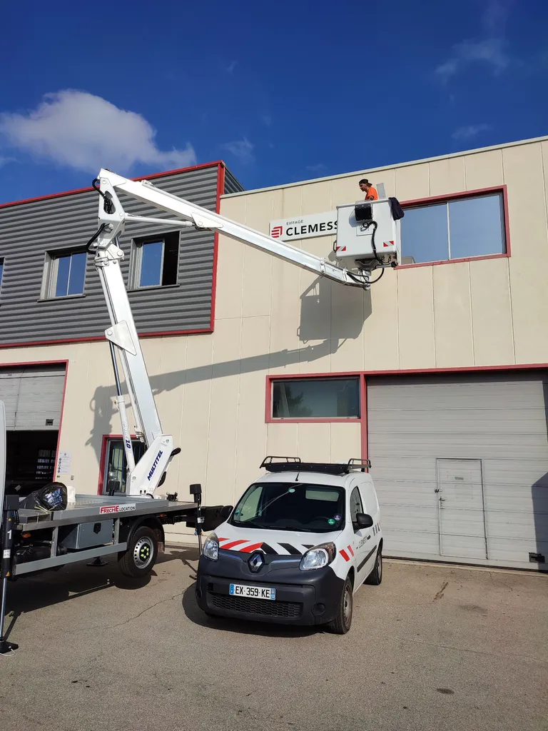 Installation de films anti-UV pour vitrages à Salon-de-Provence : réduction de chaleur et protection du mobilier intérieur