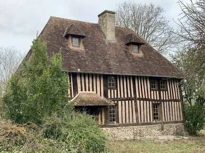Acquisition d'un Domaine agricole avec Manoir en colombages à restaurer et 20 ha de prairies, dans la région de LIVAROT 14140