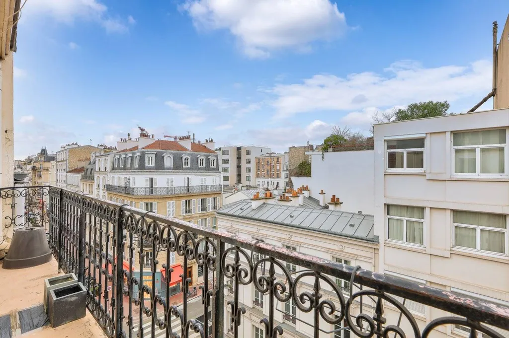 A vendre 2-3 Pièces avec balcon / Centre-ville Levallois 92300