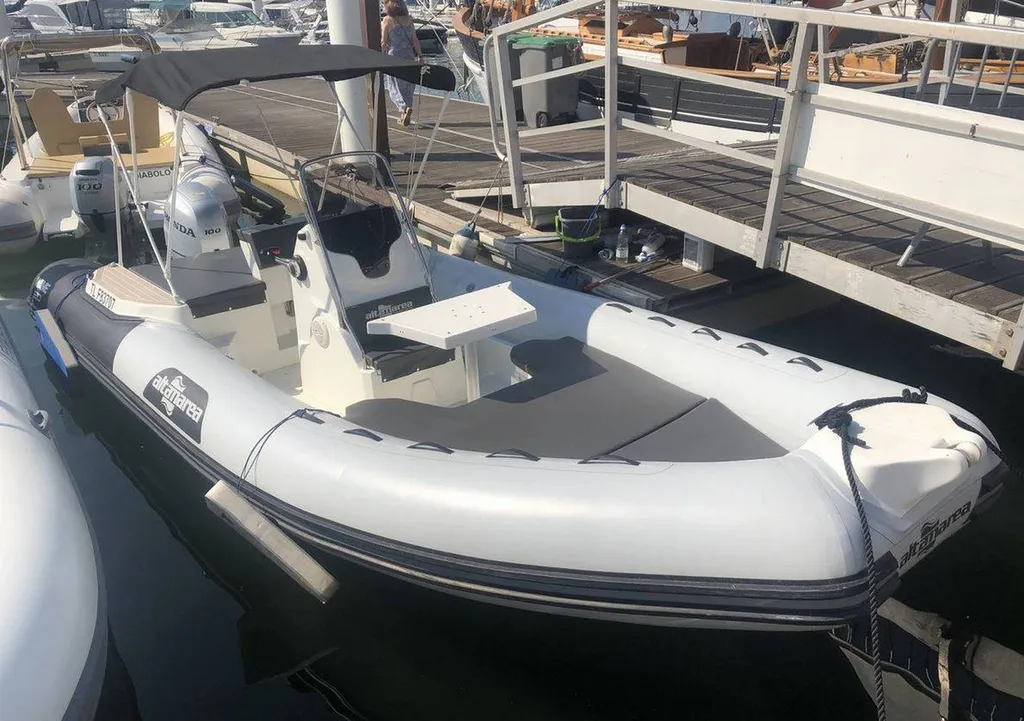 Bateau à moteur semi-rigide Wave 20 neuf à vendre en Martinique