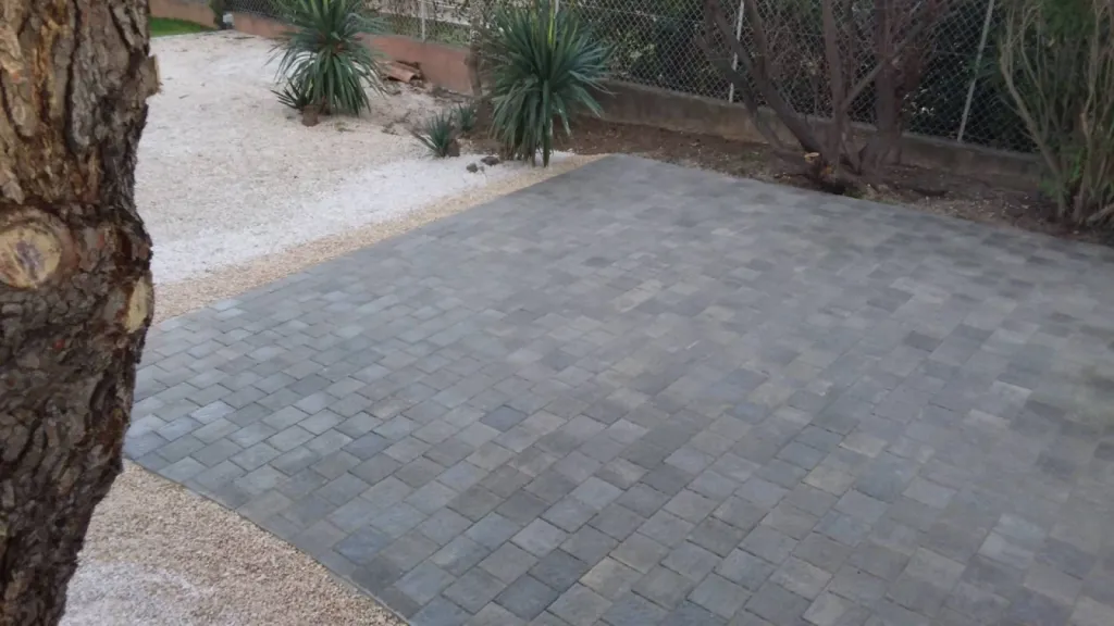 Pose de pavés carrossables par paysagiste à Velaux