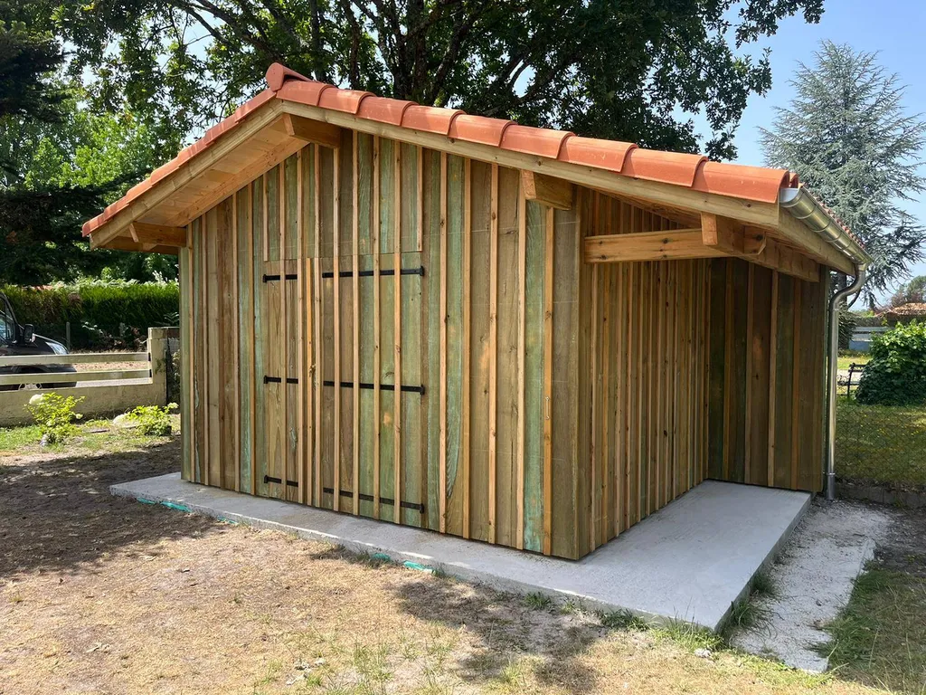 Création d’un abri de jardin en bois sur une propriété située à Sanguinet