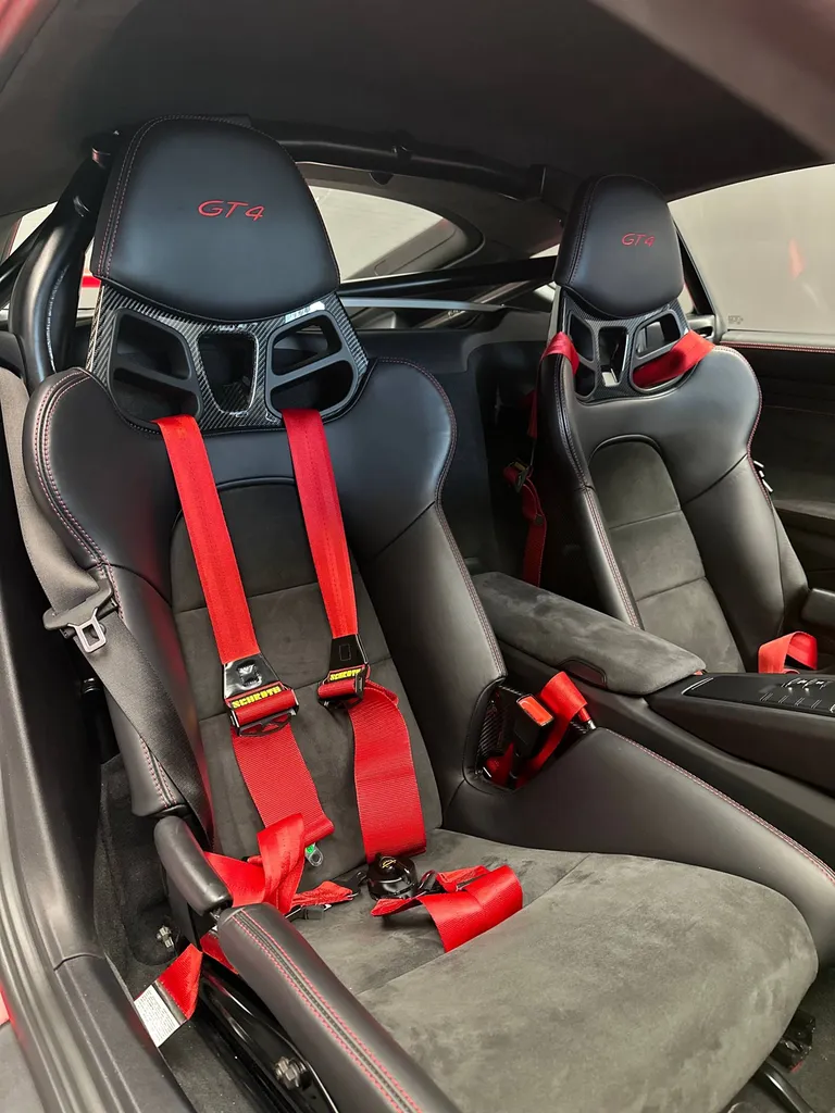 Lustrage brillance sur une Porsche 981 Cayman GT4 proche Le Mans (72)