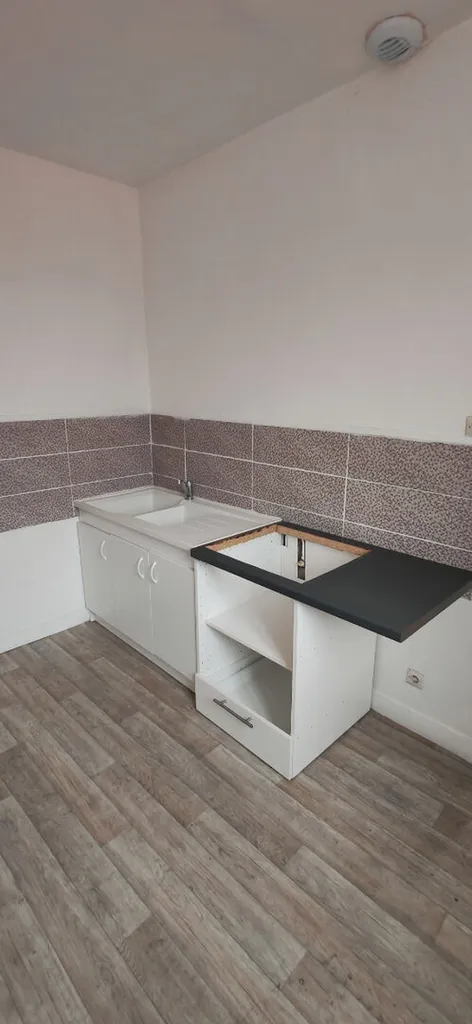 A acheter immeuble avec 3 appartements et 2 maisons sur ma commune d'ELBEUF 76500