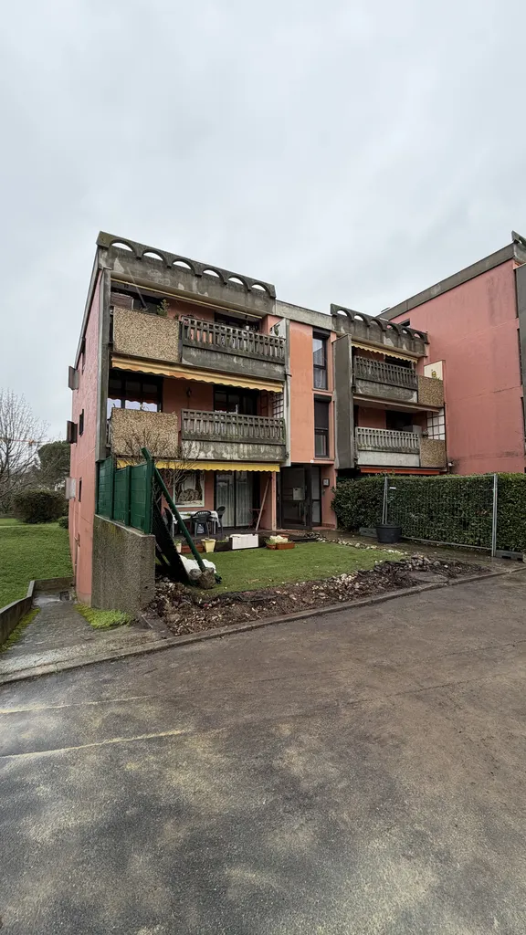Remplacement de haie et grillage souple par clôture rigide occultante PVC verte à Blagnac près de Toulouse.