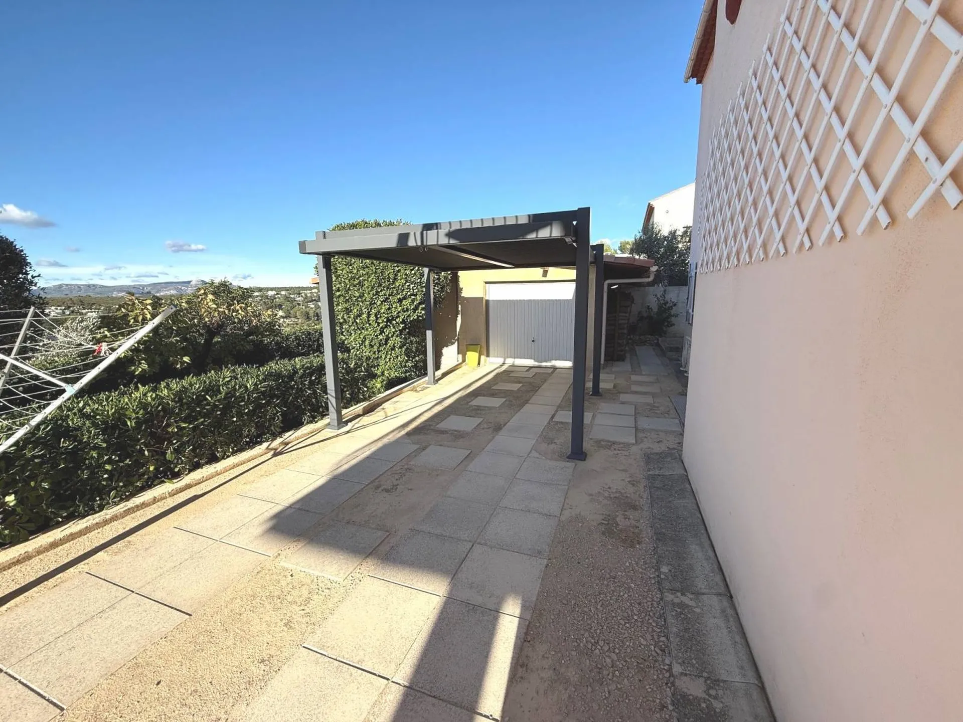 Grand garage de 37m²