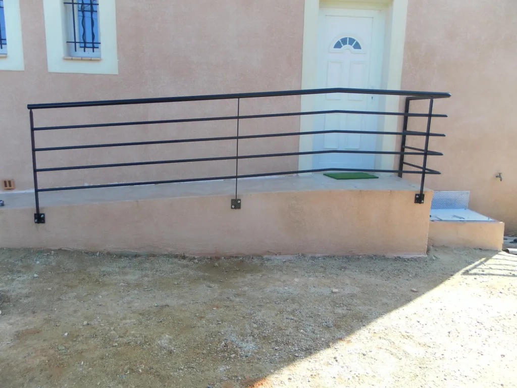 FABRICATION ET POSE GARDE CORPS CONTEMPORAIN DE TERRASSE MARTIGUES 13