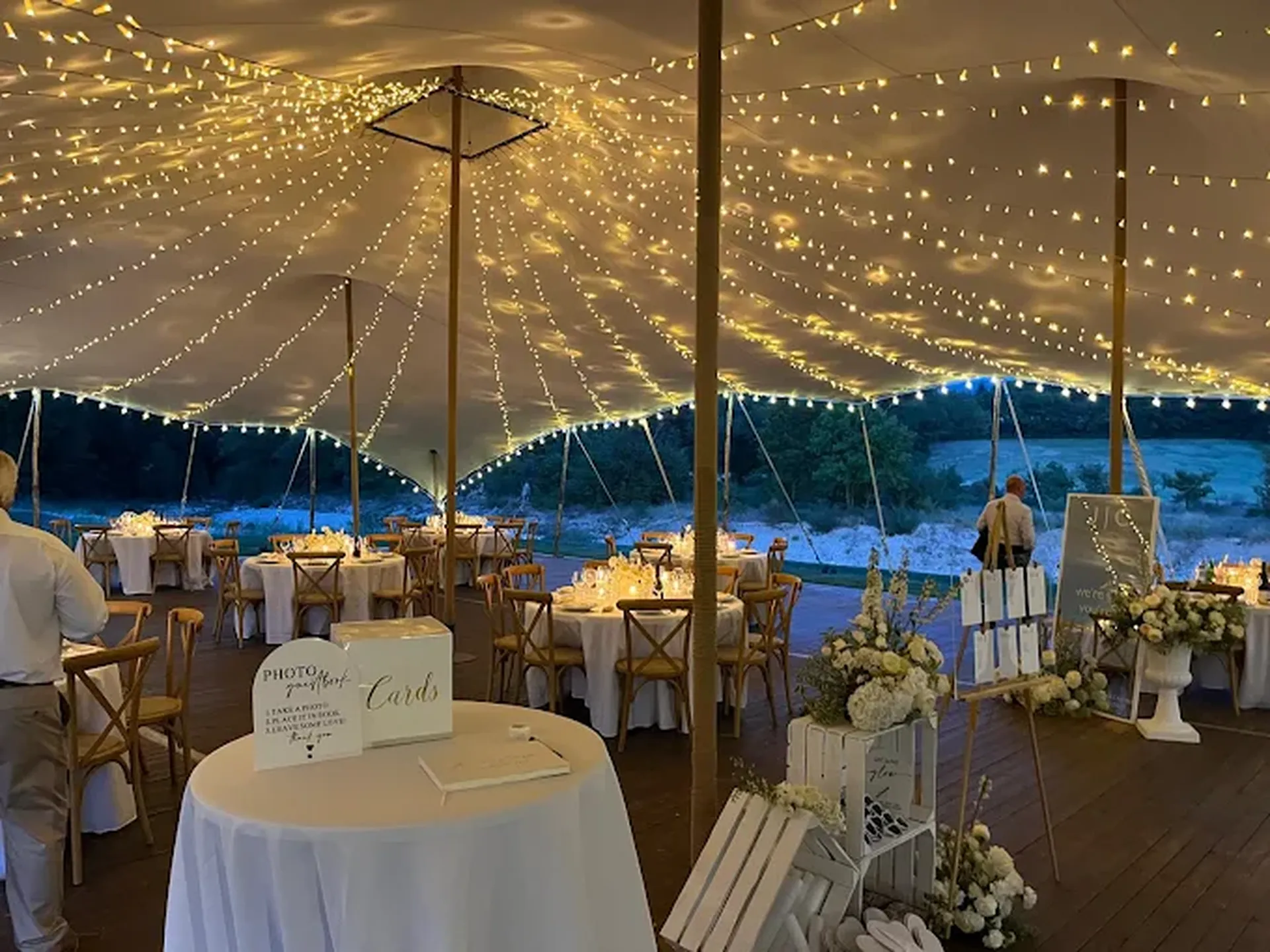 Privatiser domaine mariage bohème Apt 84400 Vaucluse : hébergement dortoir et cuisine libre accès sans traiteur