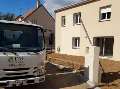 Aménagement d’un lotissement : engazonnement et pose de clôtures pour Maison Pierre