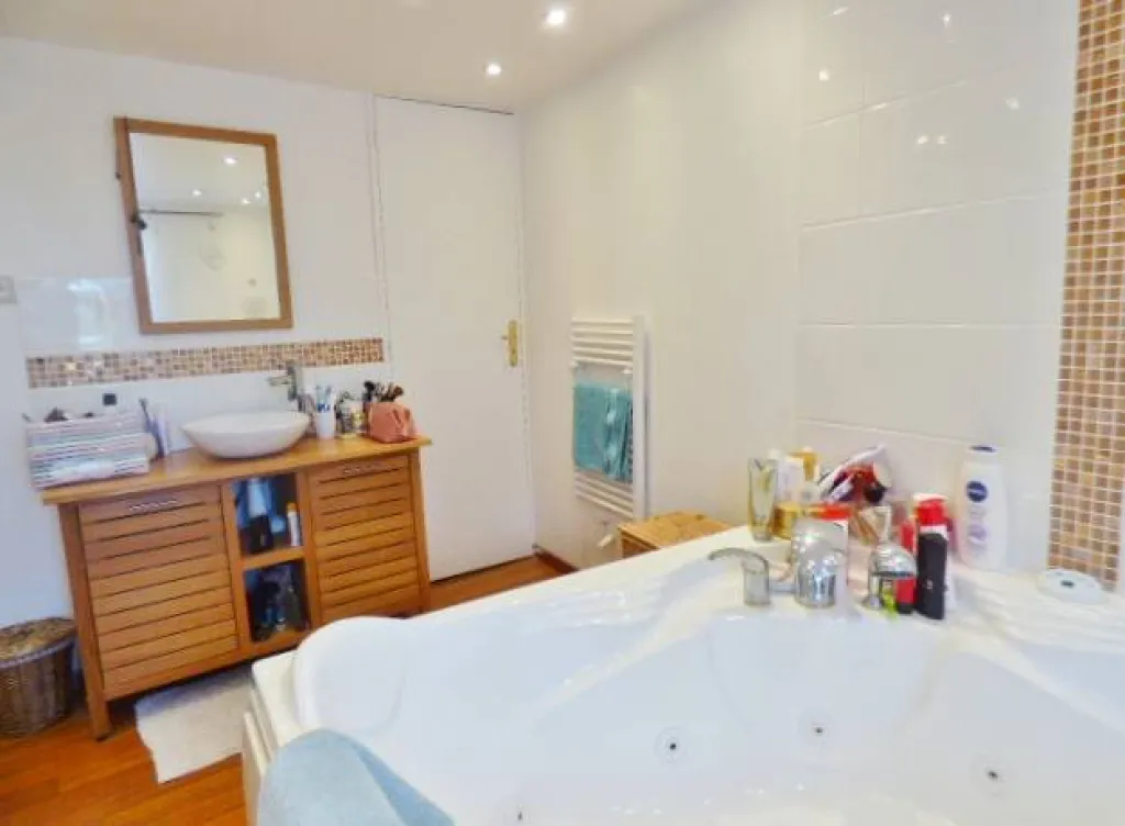 Vends maison rénovée à étage proche écoles proche tourville la rivière 76