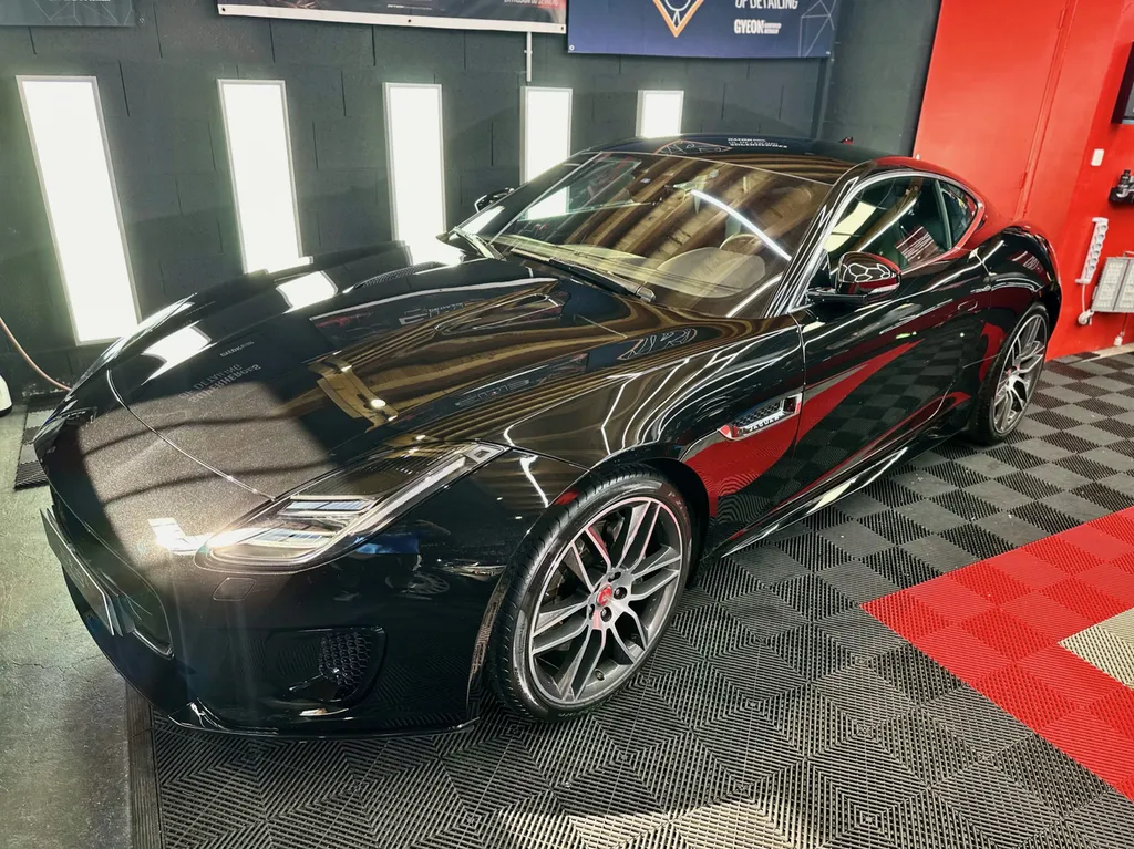 specialiste du traitement céramique sur Lyon detailing jaguar F-Type