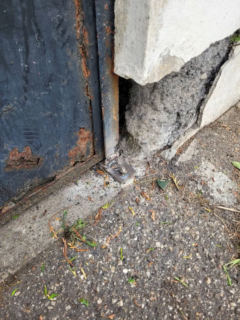 Renforcement de la partie basse d'un portillon pour plus de durabilité sur Talence, vers Bordeaux