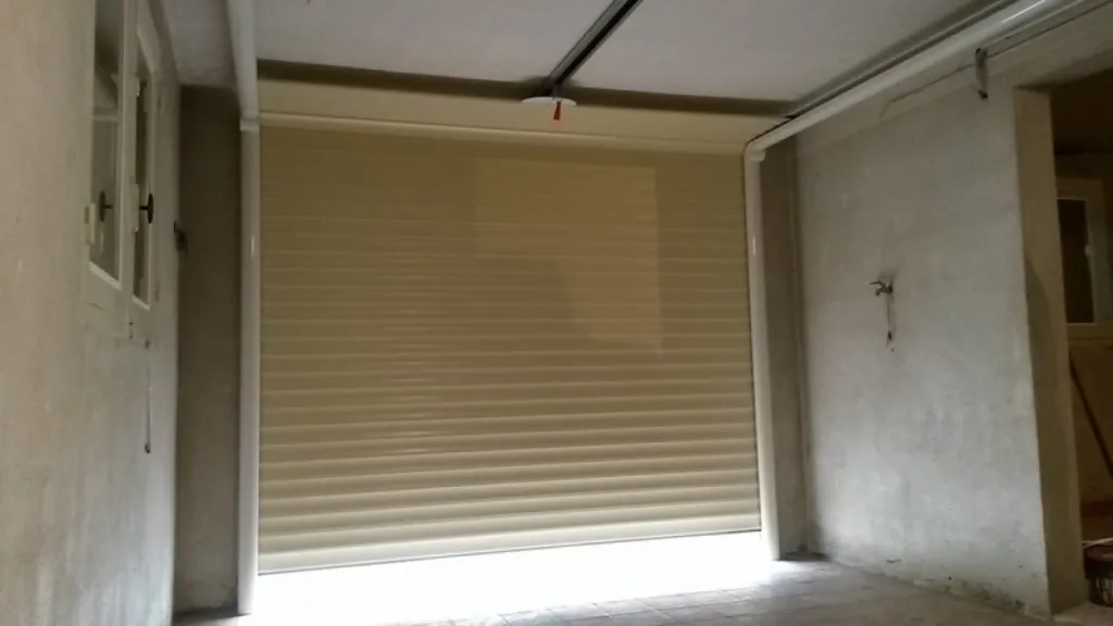 Installation de porte de garage motorisée près de Nyons 