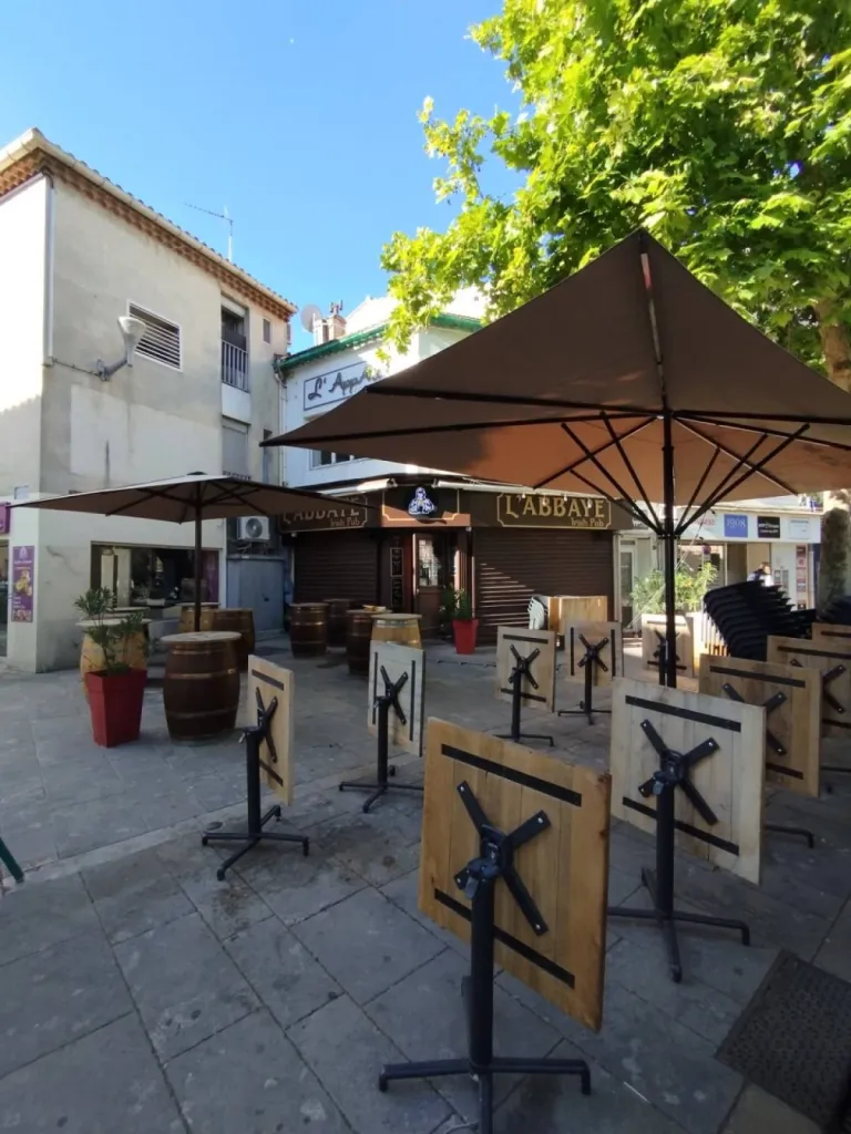 Pose de parasol professionnel à Avignon (84)