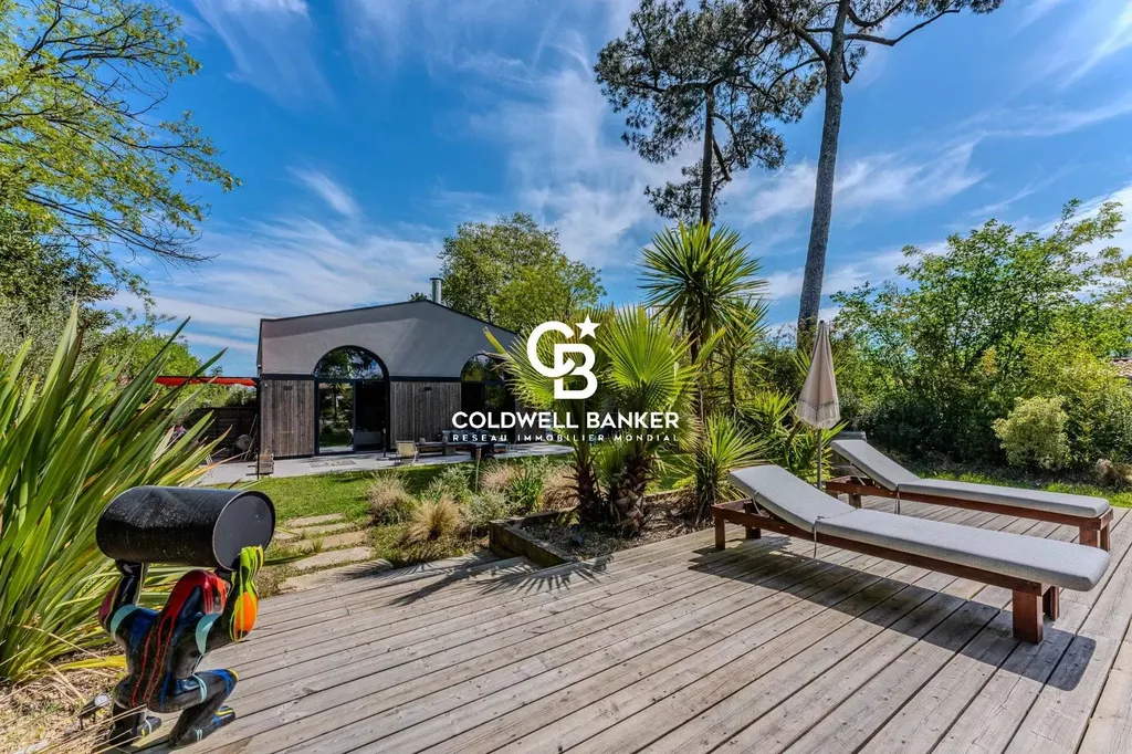Maison contemporaine à vendre à Pessac – 6 chambres, jardin 1400 m², piscine