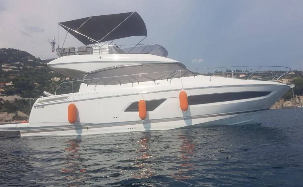 Yatch habitable Prestige 420 en vente dans le Var