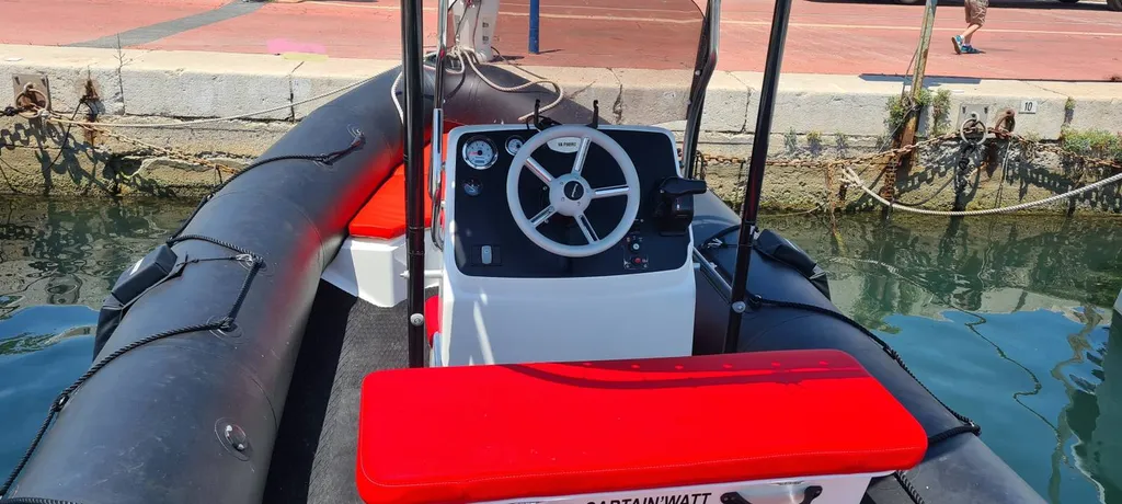 A vendre bateau à moteur Sunrider 650 au port de Bandol