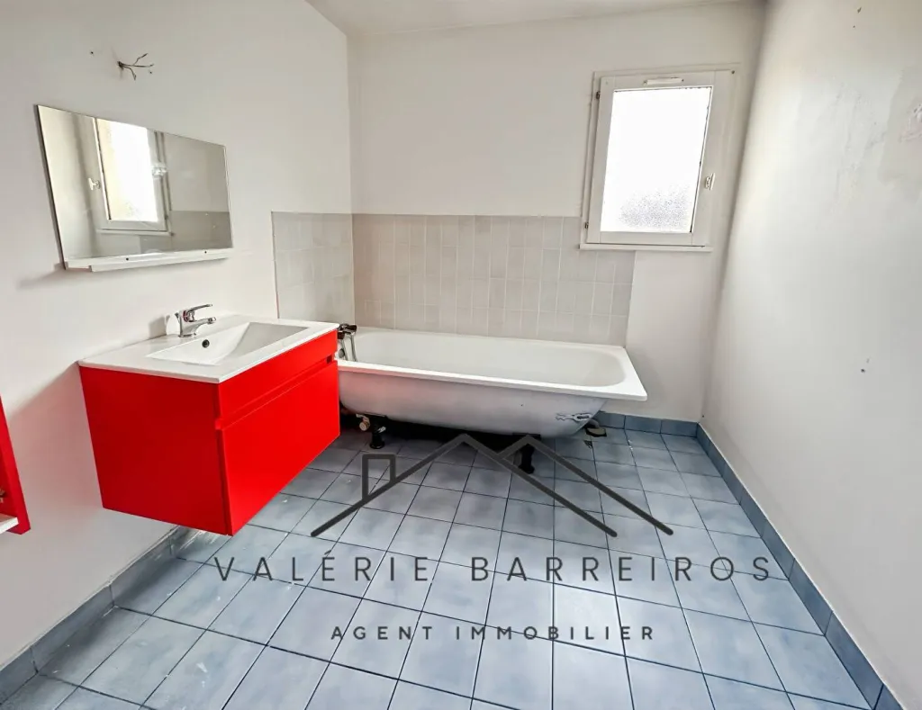 A acheter pavillon de 121 m² édifié sur un terrain de 370 m² sur la commune de CAUDEBEC LES ELBEUF 76320