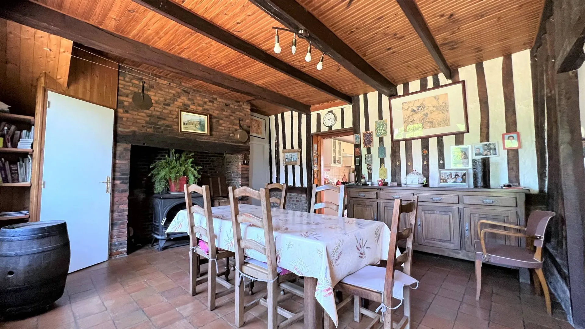 Un vaste salon séjour