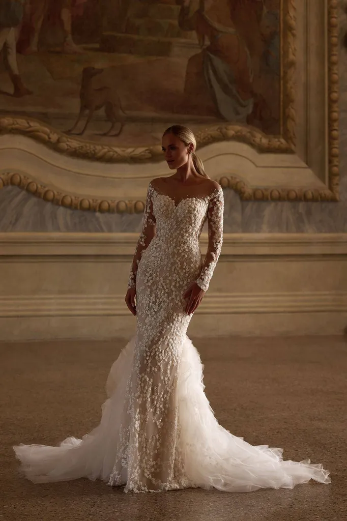 Robe de mariée sirène avec longue traine à La Ciotat