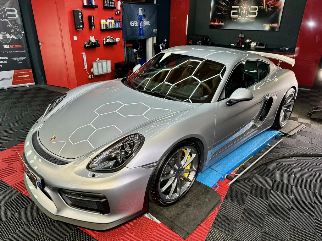 Protection carrosserie sur Limonest spécialiste porsche GT4