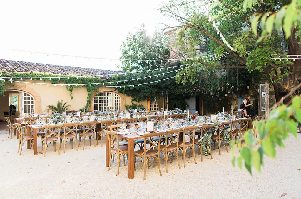 Consulter notre portfolio de décoration florale de mariage en Provence
