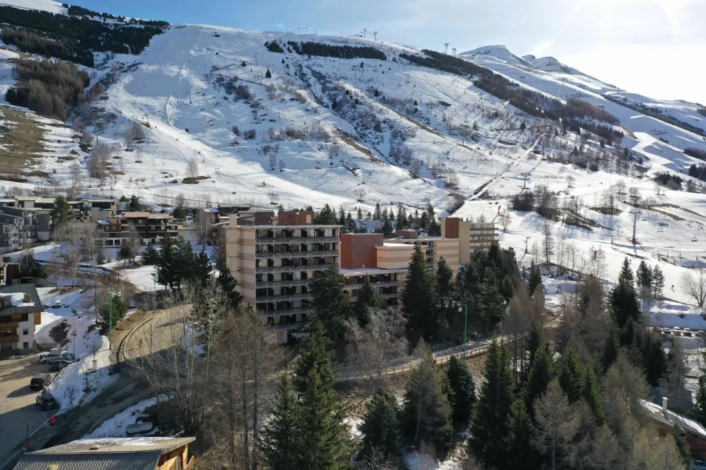 Appartements du T1 au T2 de la résidence SkiAzur avec piscine extérieur à 3 minutes du centre des 2 Alpes