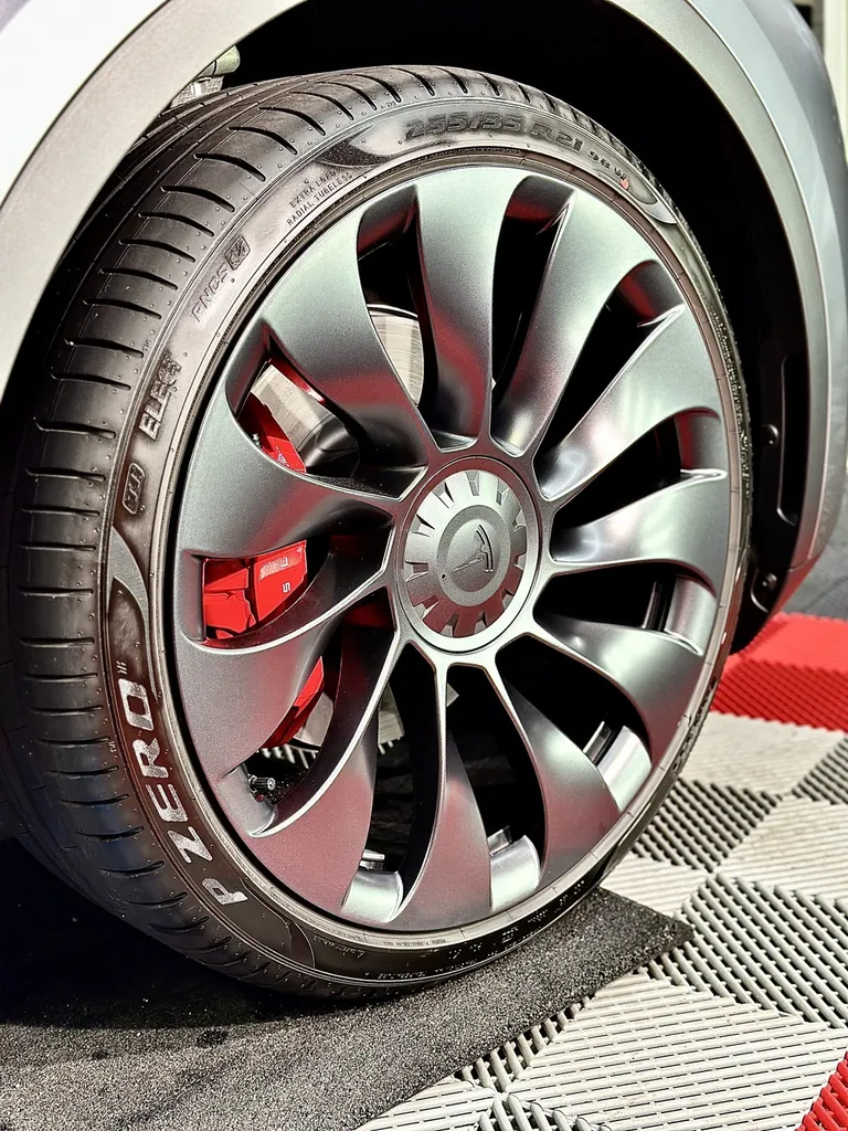 traitement céramique Lyon film de protection carrosserie PPF film plastique carrosserie Tesla model Y Lyon 