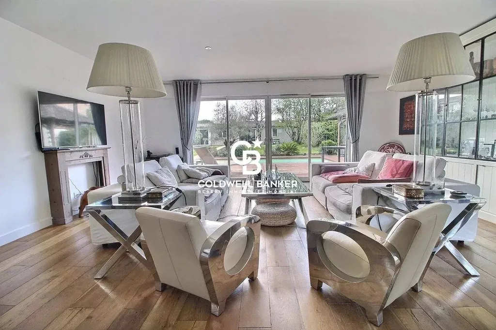 Maison contemporaine au calme à vendre Pessac : dépendance, piscine et vaste terrain