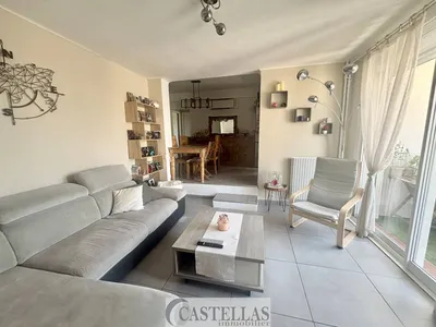 A vendre dans le centre d' Aubagne T3 avec ascenseur proche commerces